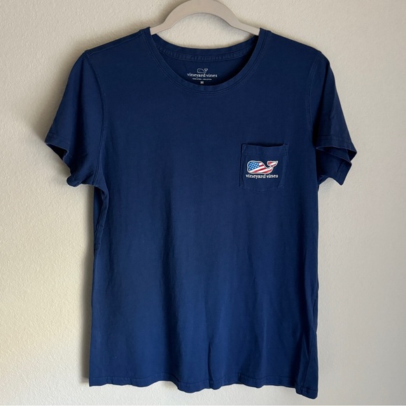 Vineyard Vinez Women’s American Flag whale pocket tee - Picture 2 of 2
